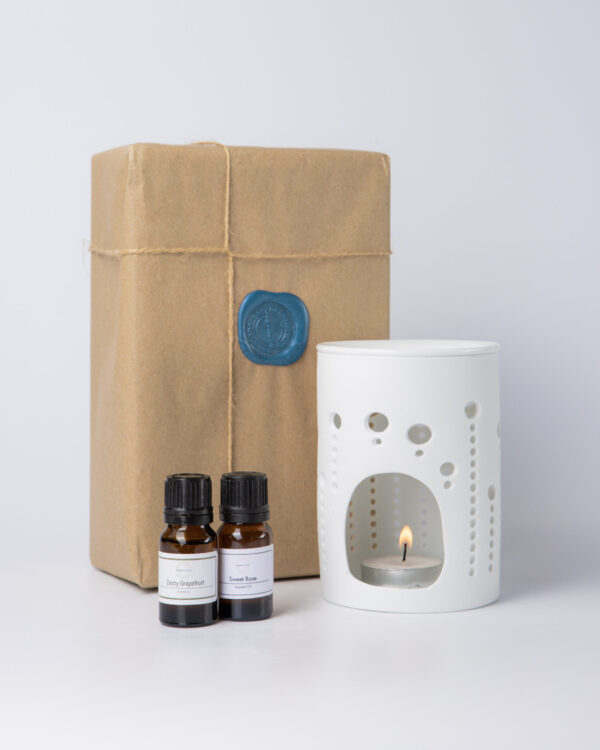 Experience the transformative power of aromatherapy with our Essential Oils and Oil Burner Gift Set, designed to elevate your senses and enhance your well-being. Immerse yourself in a world of natural fragrances and therapeutic benefits as you embark on a journey of relaxation, rejuvenation, and inner harmony.