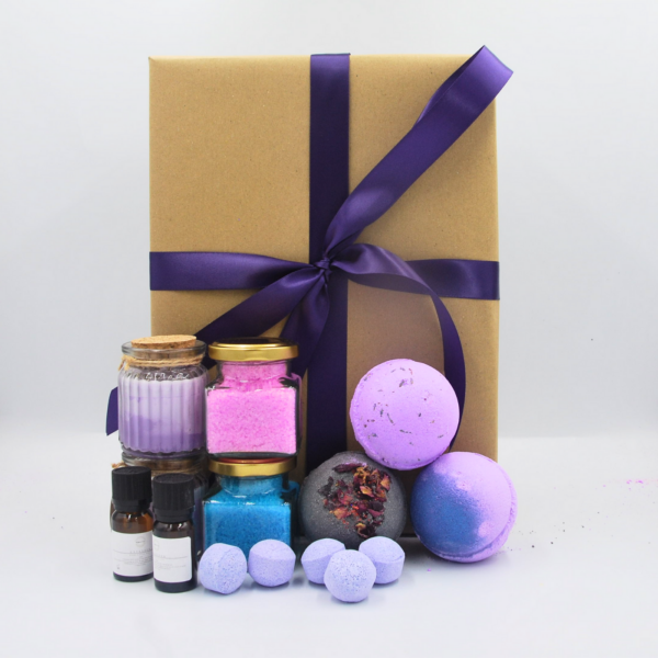 Splendid for an evening of good sleep, this gift set takes you there. With Lavender aromas from candles to essential oils. Create picture-perfect baths using our Lavender Bath bombs for that stunning purple hue and a gorgeous calming scent.