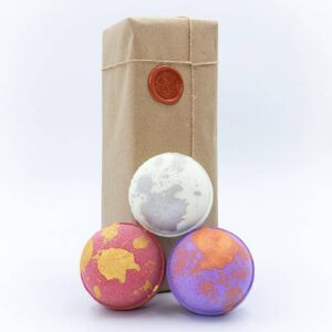 Fancy a celebration? Why not chose our Strawberry Champagne, Passionfruit Martini and Gin & Tonic Bath Bomb set.