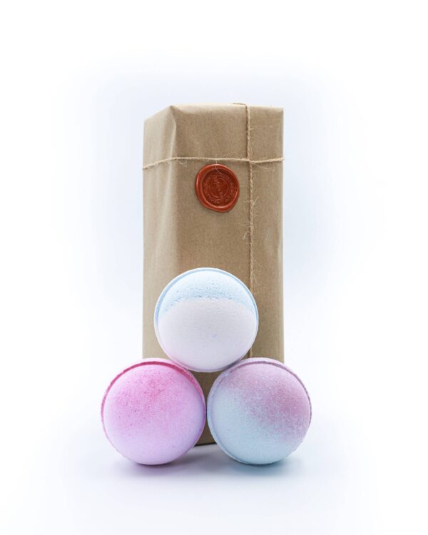 Make your bathroom smell of a candy shop with this stunning set. Our Blue Sugar, Candyfloss and Pink Sugar Bath Bomb Set is the perfect set for those with a sweet tooth looking for their sugary fragrant bath bomb mix. A set with a variety of different delightful scents to make your bathroom smell like a candy dream.