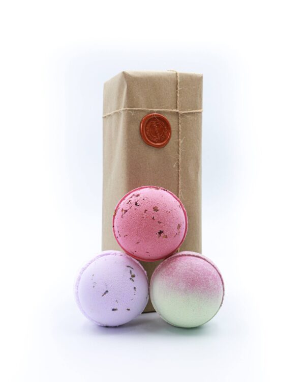 Floral but fruity, this bath bomb set is perfect for those looking for fragrant alluring scents.