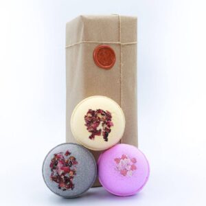 The Sweet Rose, Blissful Berry & Secret Potion Bath Bomb Gift Set allows a variety of scents and experiences of many colours and special surprises