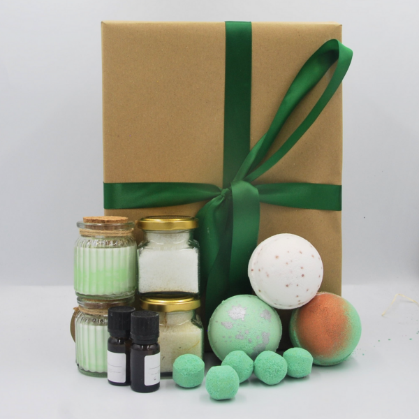 Looking for that gift set for a nature lover, look no further than our earthy green gift set. A luxurious gift set anyone would be green with envy to have. Including a set of cucumber candles for a lovely ambience to any bath. As well as aromatic bath salts such as coconut and almond as well as Sicilian lemon, the perfect way to ease those tense muscles from the working week. Including a trio of bath bombs with various scents for those fantastic fruity fragrances.