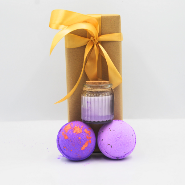 Find and enjoy a randomised combination of Brighton Soap soy candles as well as two fantastic bath bombs. The perfect way to create the ultimate feeling of relaxation in your bathroom.