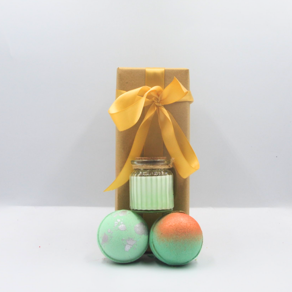 Find and enjoy a randomised combination of Brighton Soap soy candles as well as two fantastic bath bombs. The perfect way to create the ultimate feeling of relaxation in your bathroom.