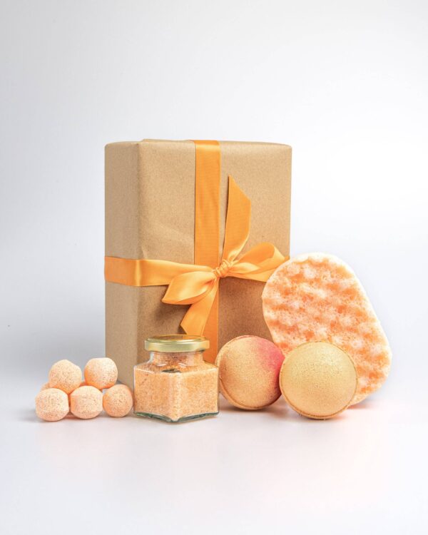 This delightful gift set includes an Orange Burst Soap Sponge, Orange Mini Bath Bombs, Rose Geranium Bath Salt, and Tropical Fruit and Pineapple & Mango Bath Bombs. Indulge in the zesty citrus scents while revitalizing your senses and enjoying a tropical bathing experience. Treat yourself or someone special to this rejuvenating collection that captures the essence of summer in a truly blissful way
