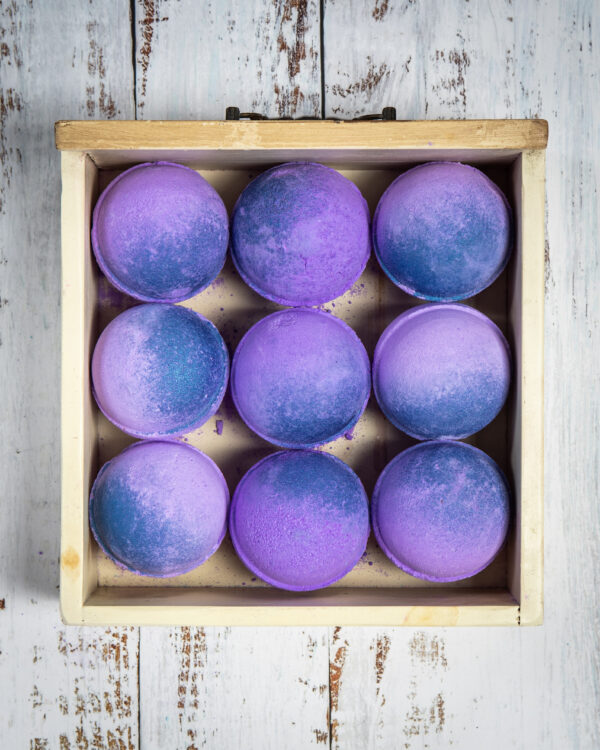 Our Bubblegum Bath Bomb adds a absolutely beautiful purple-blue ombre effect to any bath, with that slight glittery effect to add that little something extra. The bubblegum scent adds that perfectly delightful sweet smell, making a fantastic atmosphere for any bath.