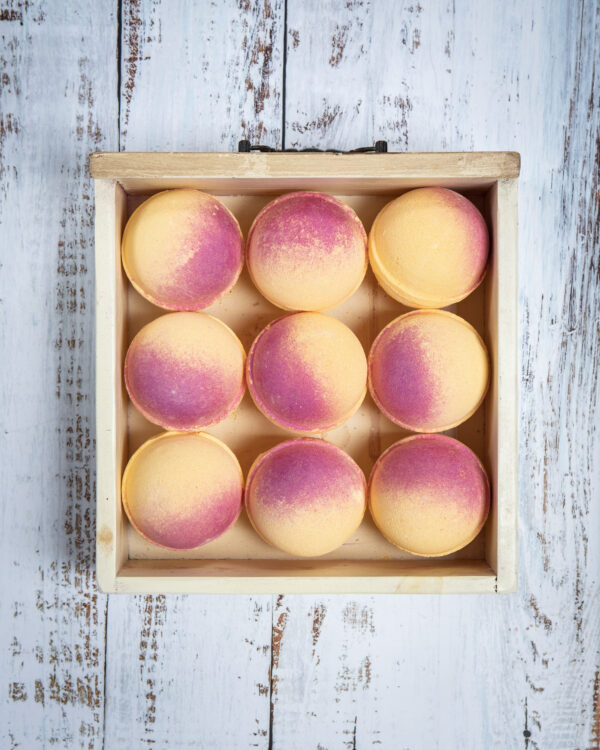 Experience the definition of relaxation. Pink Lemonade is that citrusy sweet scent making for the perfect smell. Why not treat yourself or the special bath bomb lover in your life to some brilliant relaxation with this fantastic set.