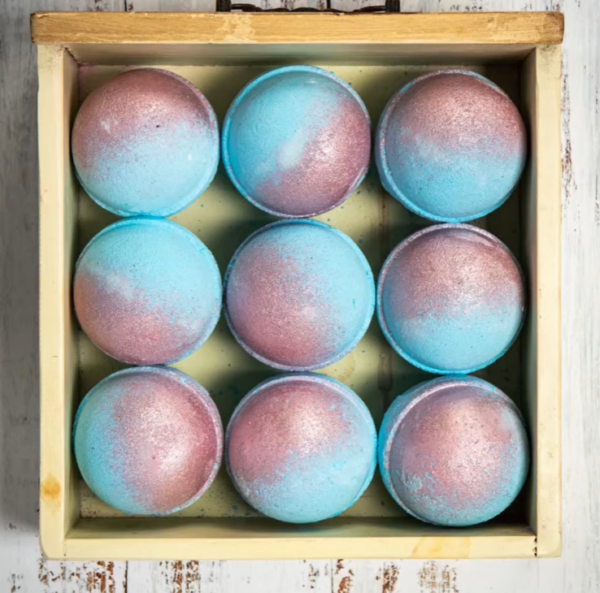 Try our Candyfloss Bath Bomb for an amazing fragrance and a dazzling blue pink ombre to your bath. Making it look sweet as candy and feel even better on your skin.